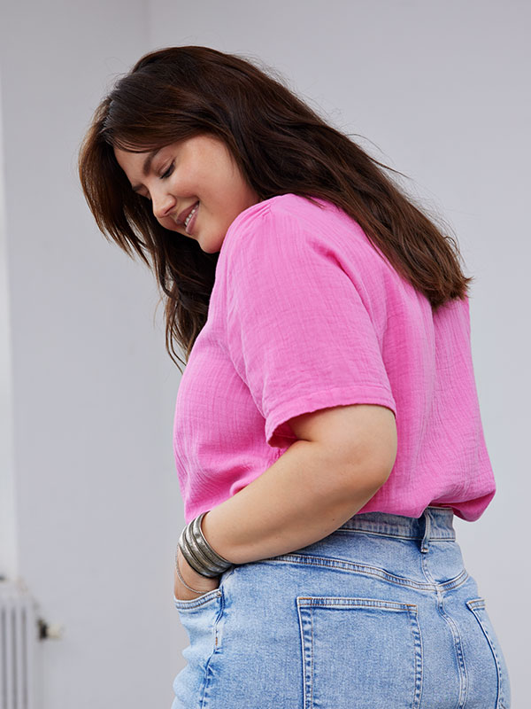 CARTHYRA - Plus Size Blus fra Only Carmakoma