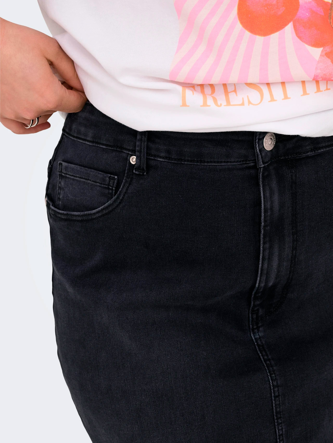 CARROSE - Plus Size Kjol fra Only Carmakoma