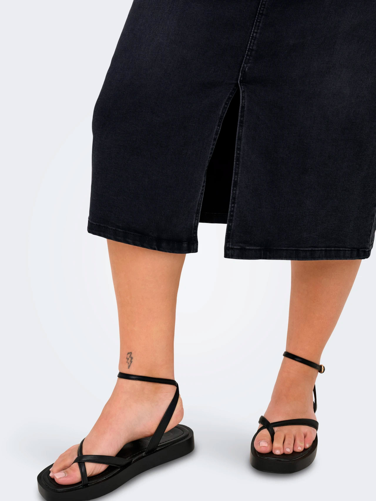 CARROSE - Plus Size Kjol fra Only Carmakoma