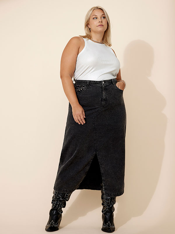 CARMANJA - Plus Size Kjol fra Only Carmakoma