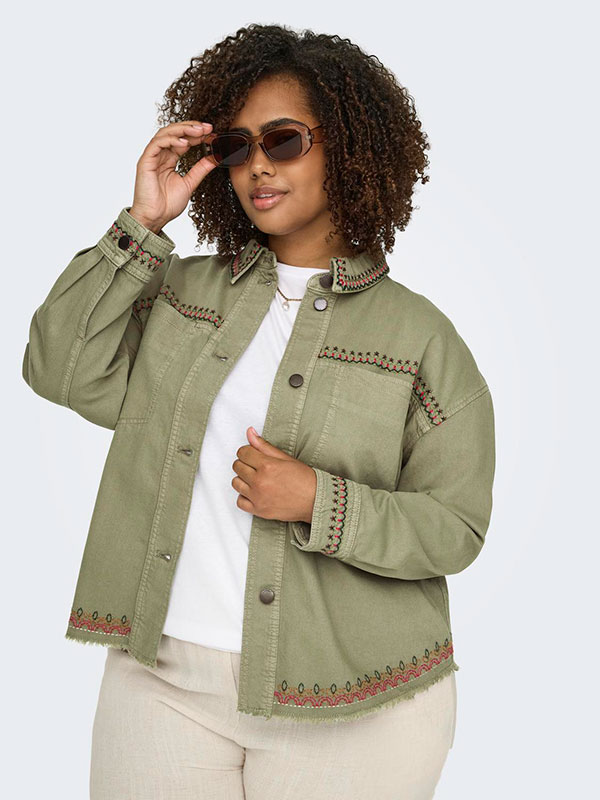 CARPRIME - Plus Size Jacka fra Only Carmakoma