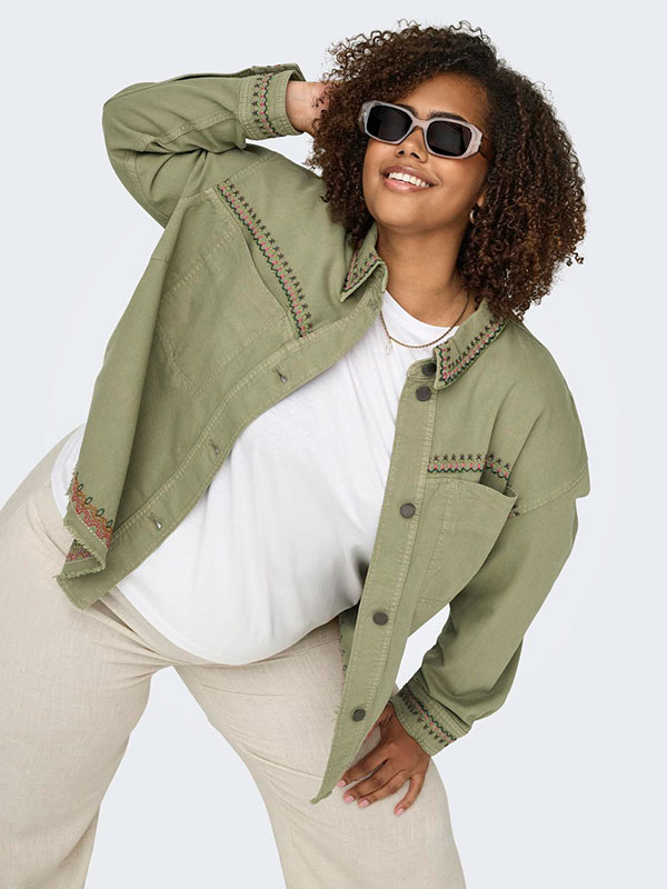 CARPRIME - Plus Size Jacka fra Only Carmakoma