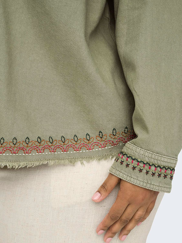 CARPRIME - Plus Size Jacka fra Only Carmakoma