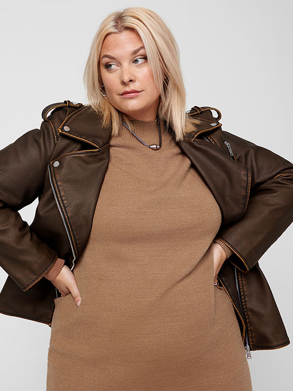 CARFRIDA - Plus Size Klänning fra Only Carmakoma