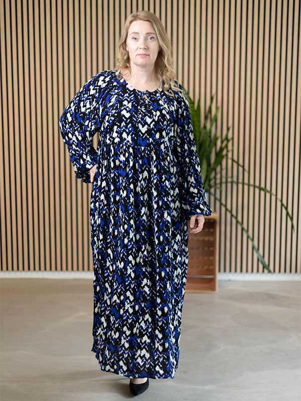 CARYAYA - Plus Size Klänning fra Only Carmakoma