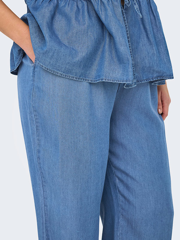 CARCHARIS - Plus Size Byxor fra Only Carmakoma