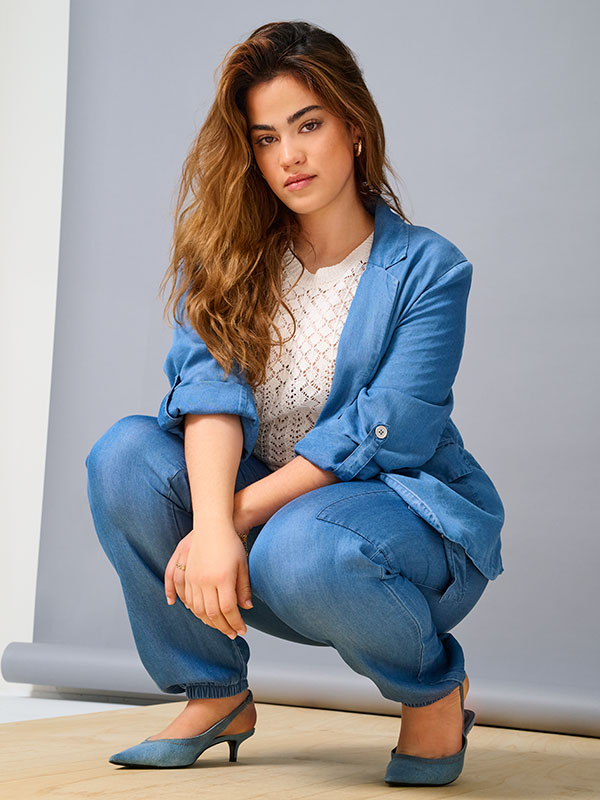 CARCHARIS - Plus Size Byxor fra Only Carmakoma