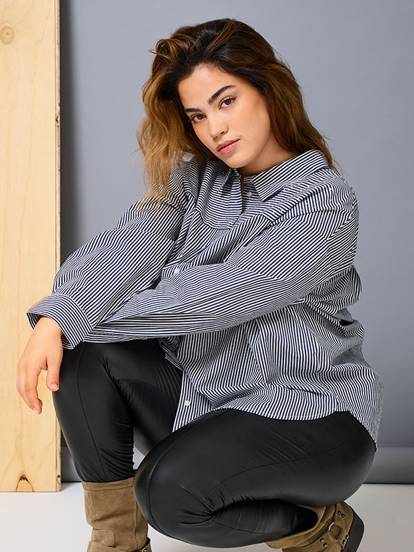 CARKARIN - Plus Size Skjorta fra Only Carmakoma