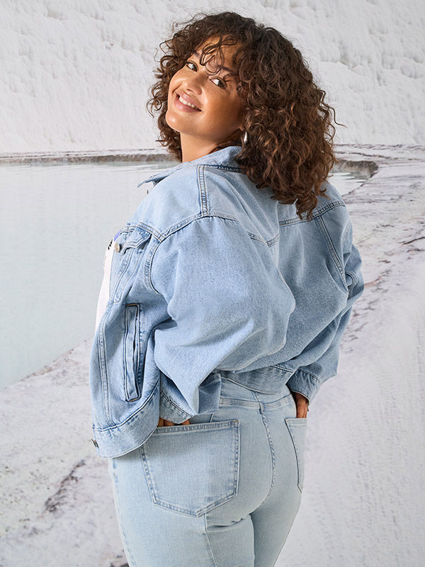 CARROBYN - Plus Size Jacka fra Only Carmakoma