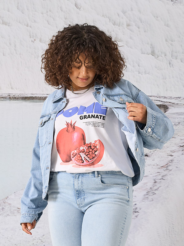 CARROBYN - Plus Size Jacka fra Only Carmakoma