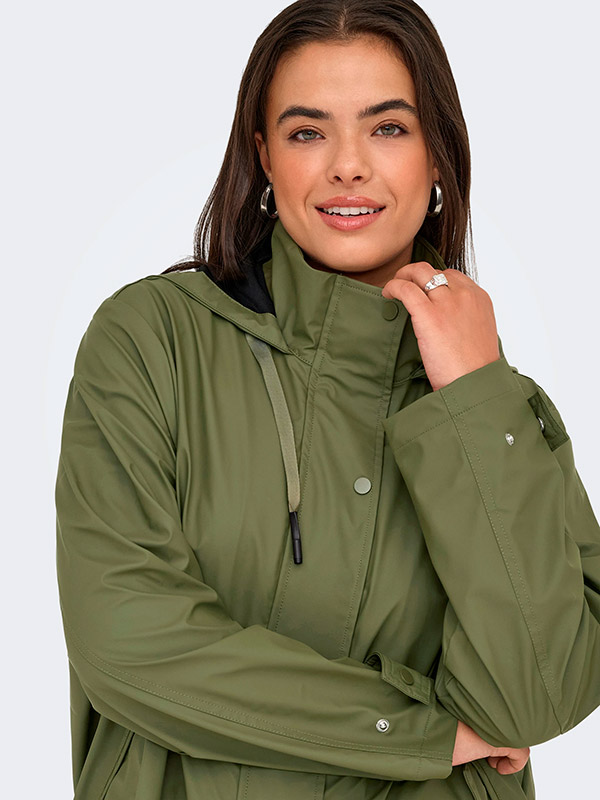 CARLILI - Plus Size Regnjacka fra Only Carmakoma