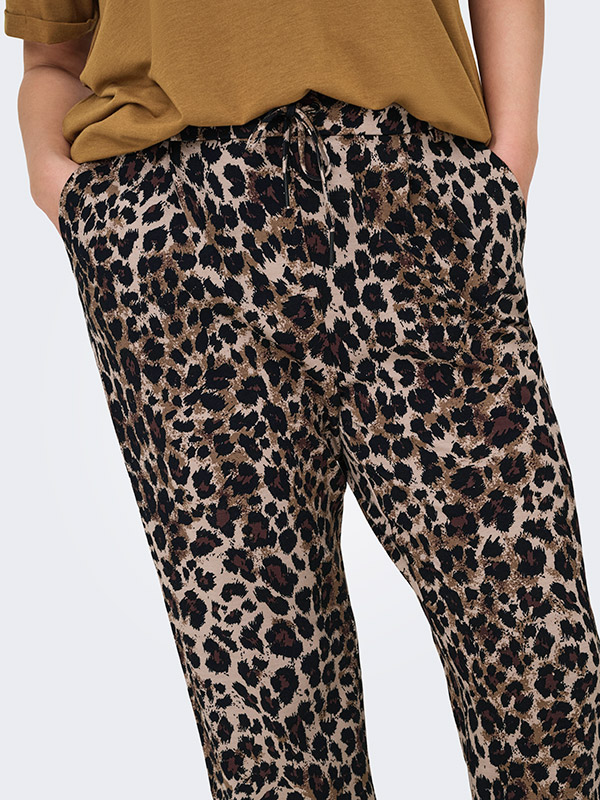 CARGOLDTRASH - Plus Size Byxor fra Only Carmakoma