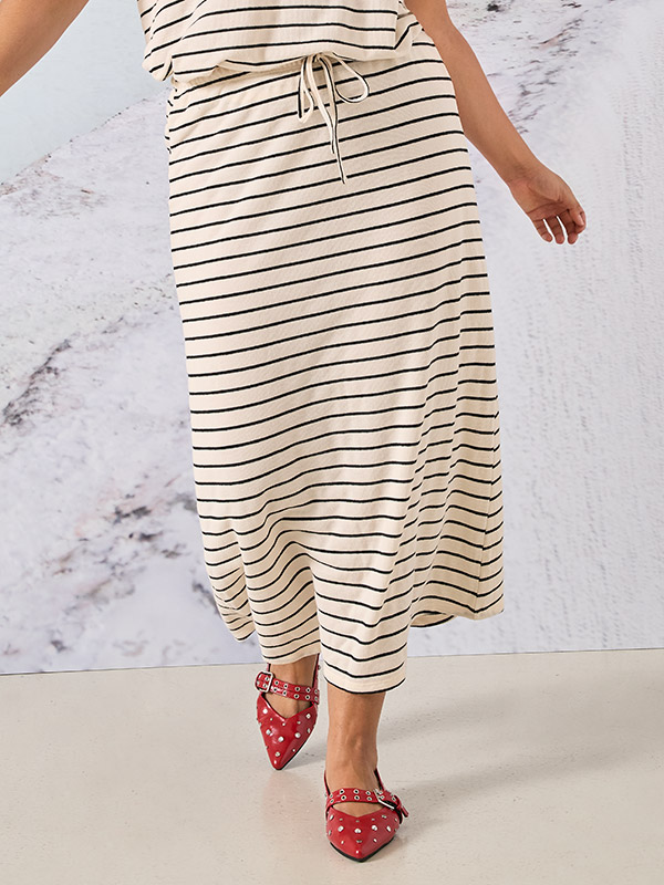 CARJANA - Plus Size Kjol fra Only Carmakoma