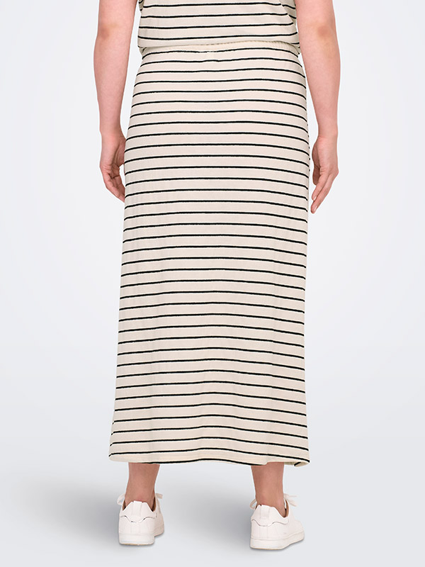 CARJANA - Plus Size Kjol fra Only Carmakoma