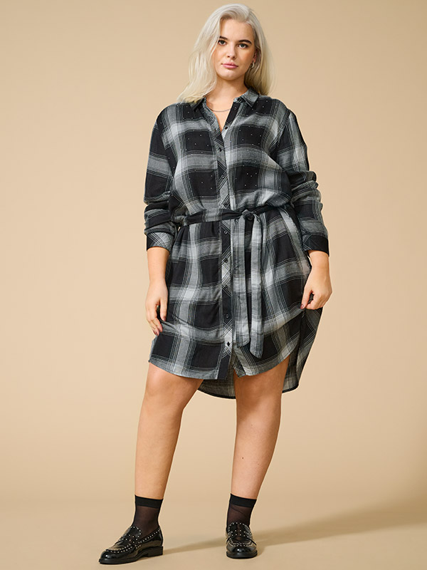CARRILEY - Plus Size Klänning fra Only Carmakoma