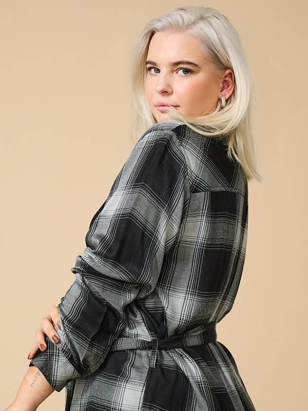 CARRILEY - Plus Size Klänning fra Only Carmakoma