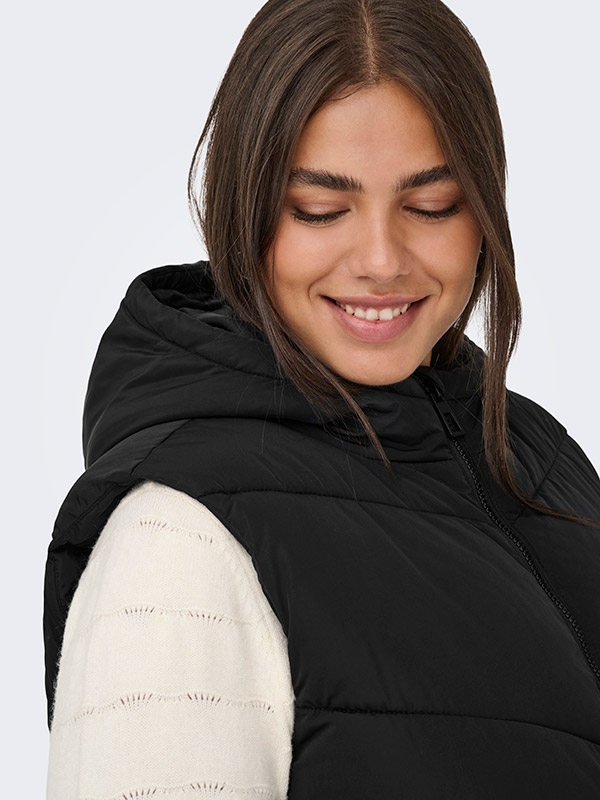 CARALINA - Plus Size Väst fra Only Carmakoma