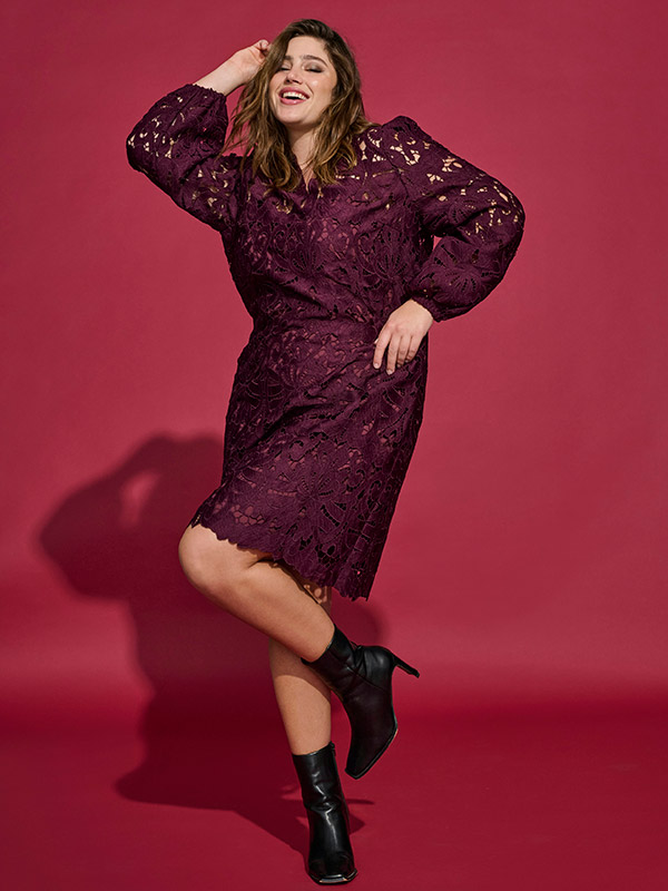 CARGELINA - Plus Size Klänning fra Only Carmakoma
