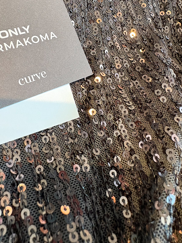 CARANA - Plus Size Klänning fra Only Carmakoma