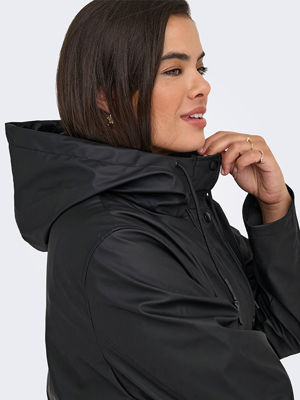 CARELISA - Plus Size Regnjacka fra Only Carmakoma