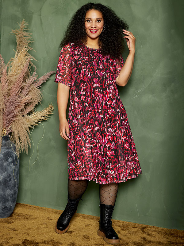 ANAHI - Plus Size Klänning fra Zhenzi