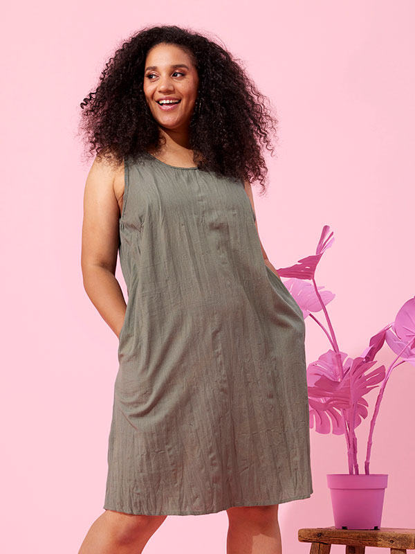 SAVANNA - Plus Size Klänning fra Zhenzi