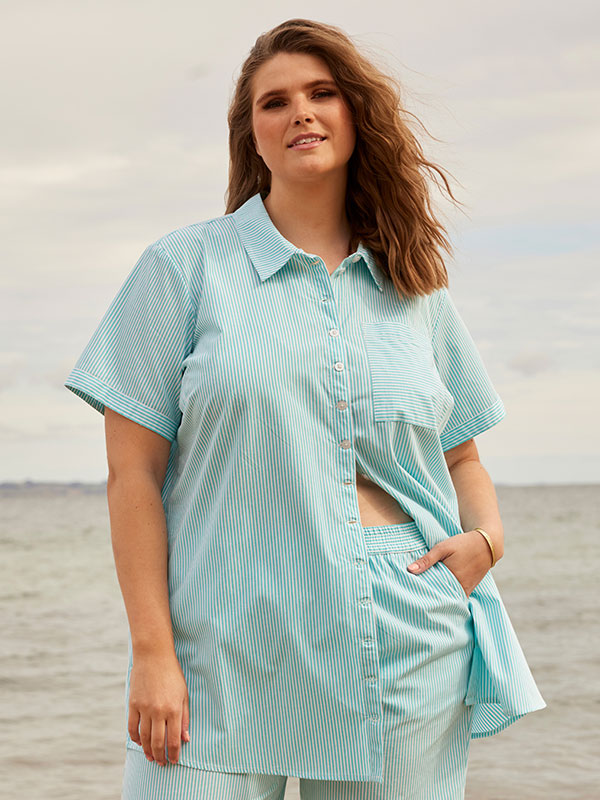 SANDRA - Plus Size Skjorta fra Zhenzi
