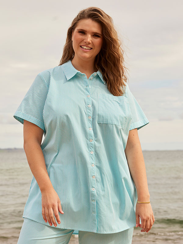 SANDRA - Plus Size Skjorta fra Zhenzi