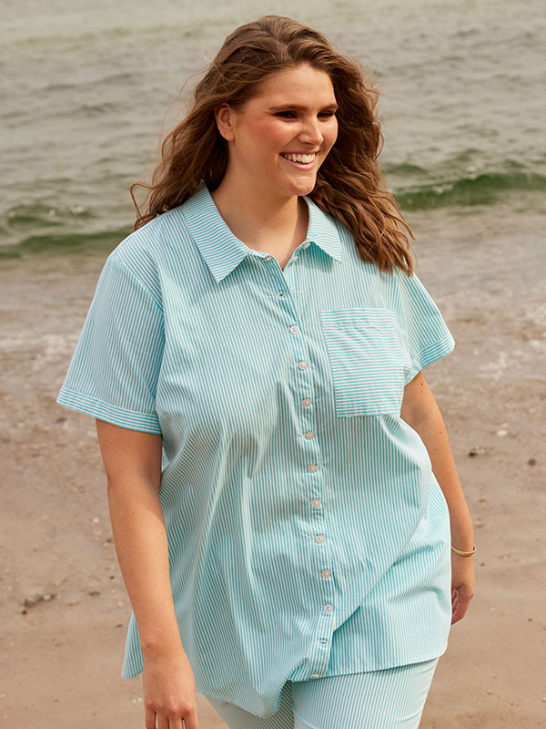 SANDRA - Plus Size Skjorta fra Zhenzi