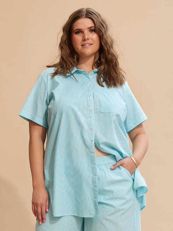 SANDRA - Plus Size Skjorta fra Zhenzi