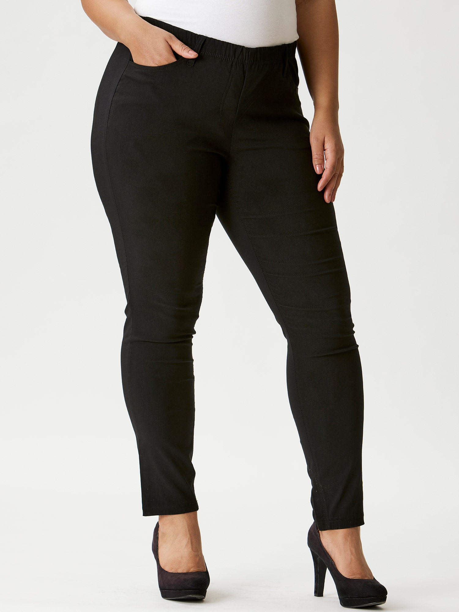 TWIST  - Plus Size Byxor fra Zhenzi