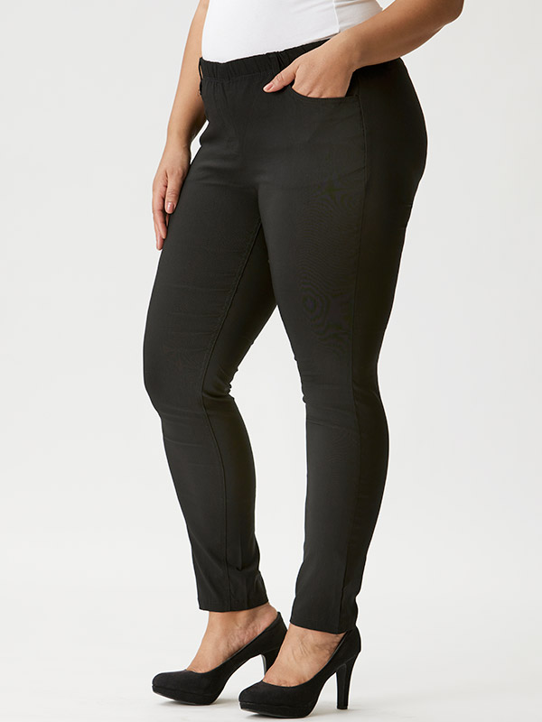 TWIST - Plus Size Byxor fra Zhenzi