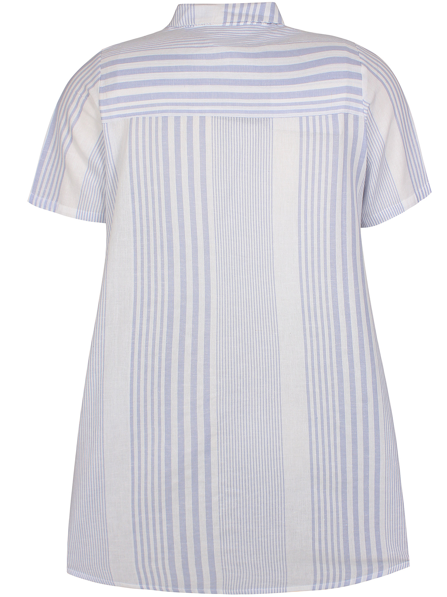 Shara - skjorta i vita och ljusblå ränder fra Zhenzi