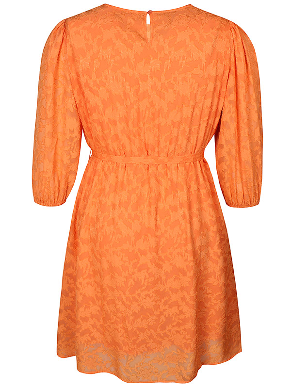 EVELYNN - Orange chiffongklänning med struktur fra Zhenzi