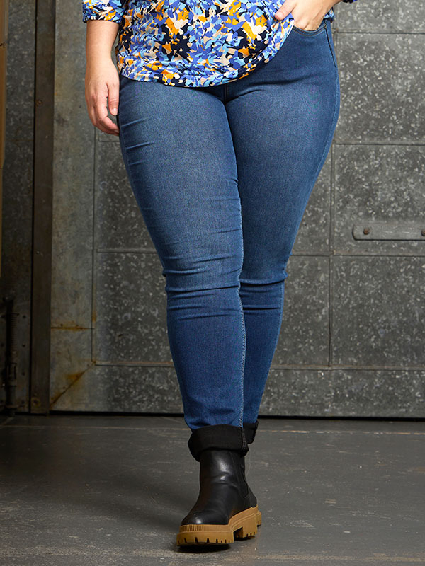 STOMP - Blå jeans i stretchig bomullsdenim fra Zhenzi