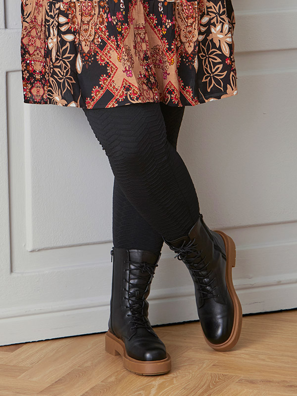 ROMY  - Plus Size Byxor fra Zhenzi