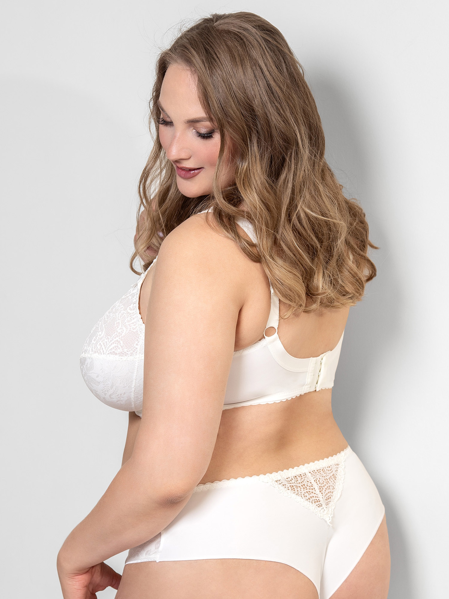 BEATE PLAIN - Plus Size BH med bygel fra Plaisir