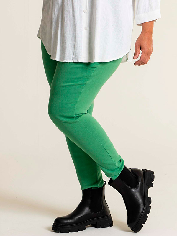 CLARA - Gröna leggings i viskoskvalitet fra Gozzip