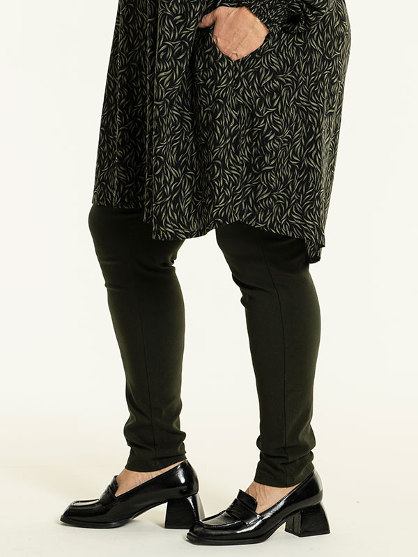 CLARA - Plus Size Byxor fra Gozzip