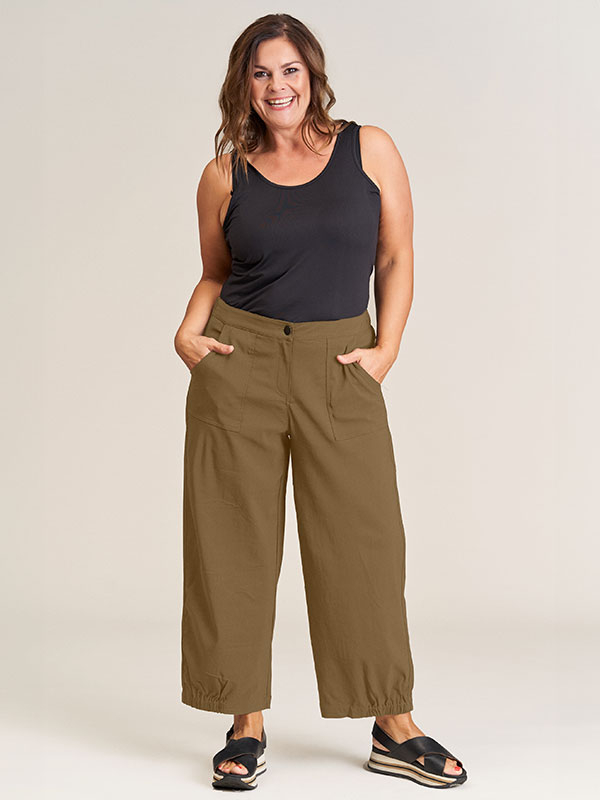 CLARA - Plus Size Byxor fra Gozzip