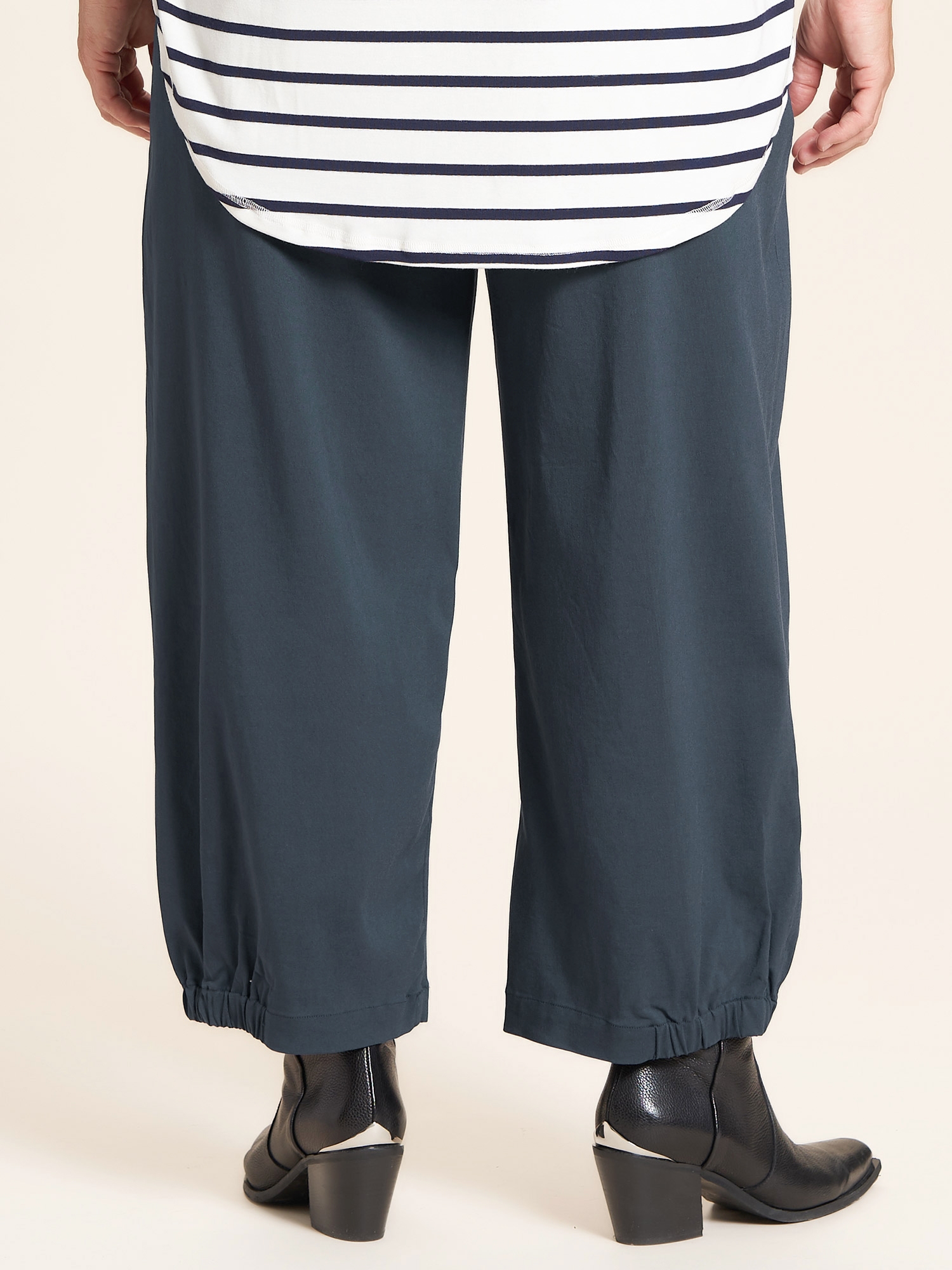 Clara - Blå culotte byxor i bengalin fra Gozzip