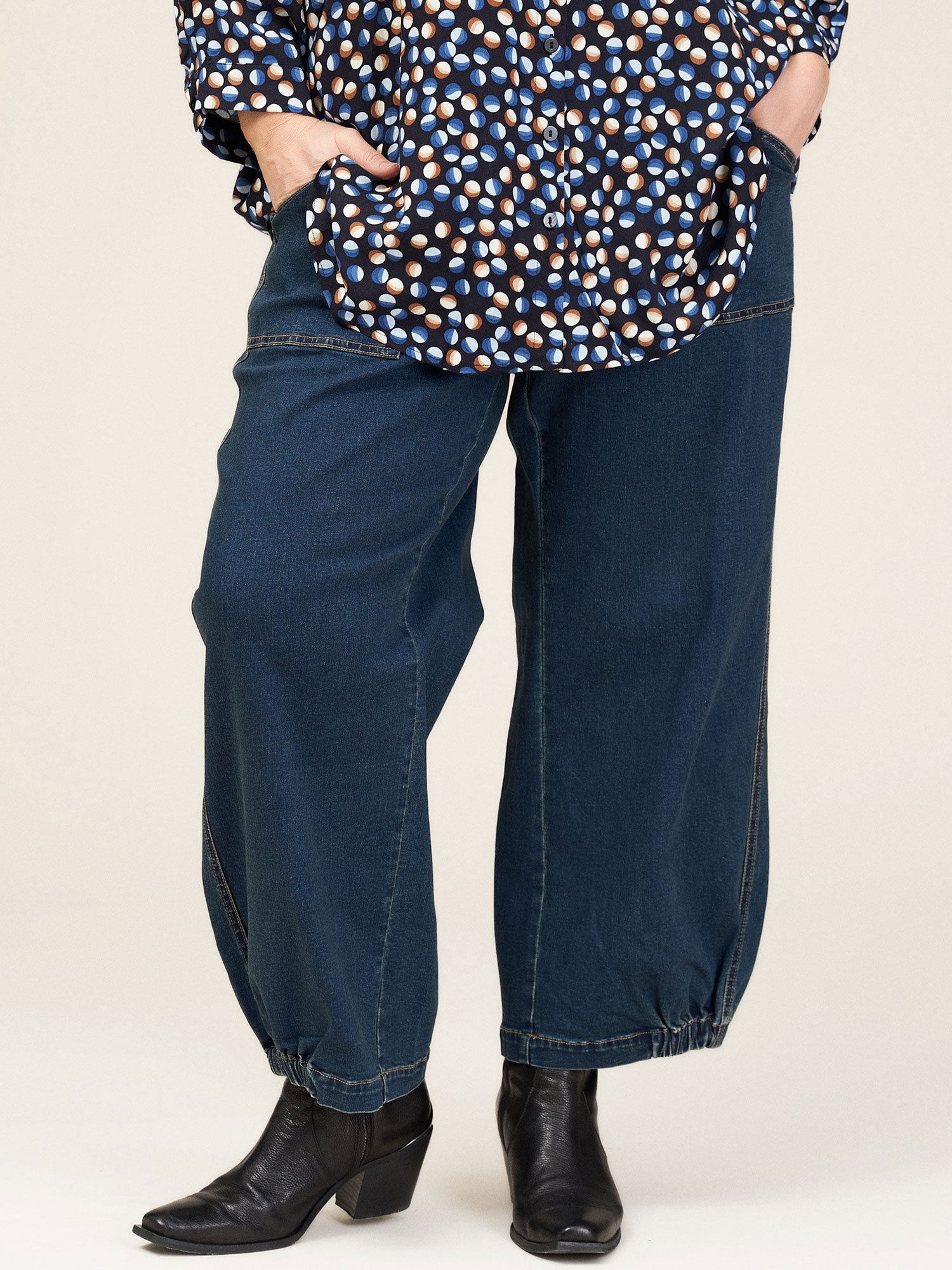 CLARA  - Plus Size Byxor fra Gozzip