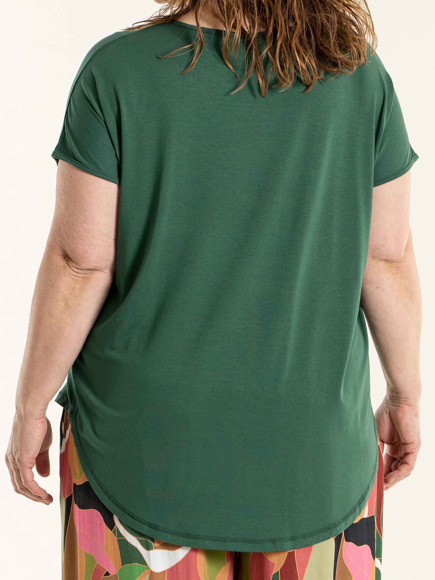 GITTE - Grön t-shirt i viskosjersey fra Gozzip