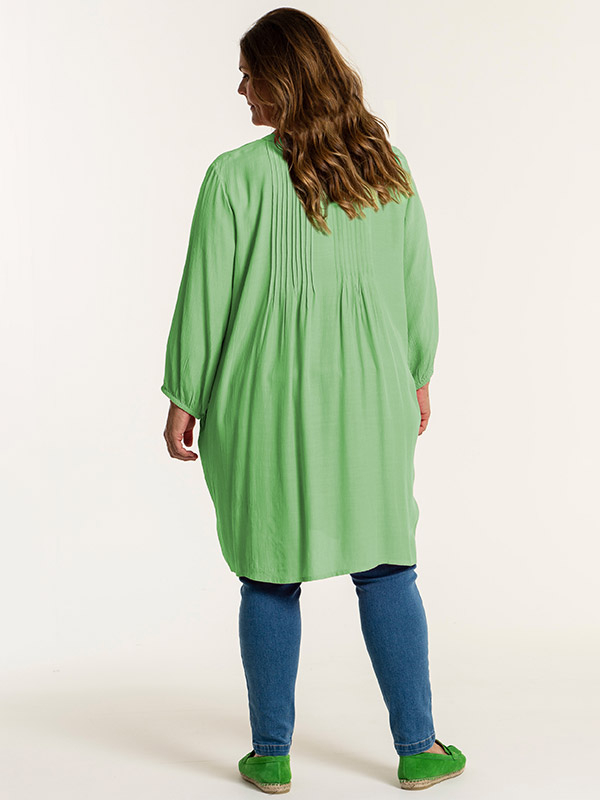 JOHANNE - Viskosskjorttunika i ljusgrön med fickor fra Gozzip