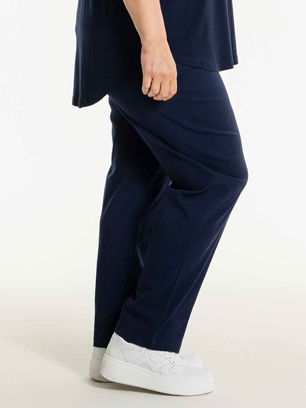 CLARA - Plus Size Byxor fra Gozzip