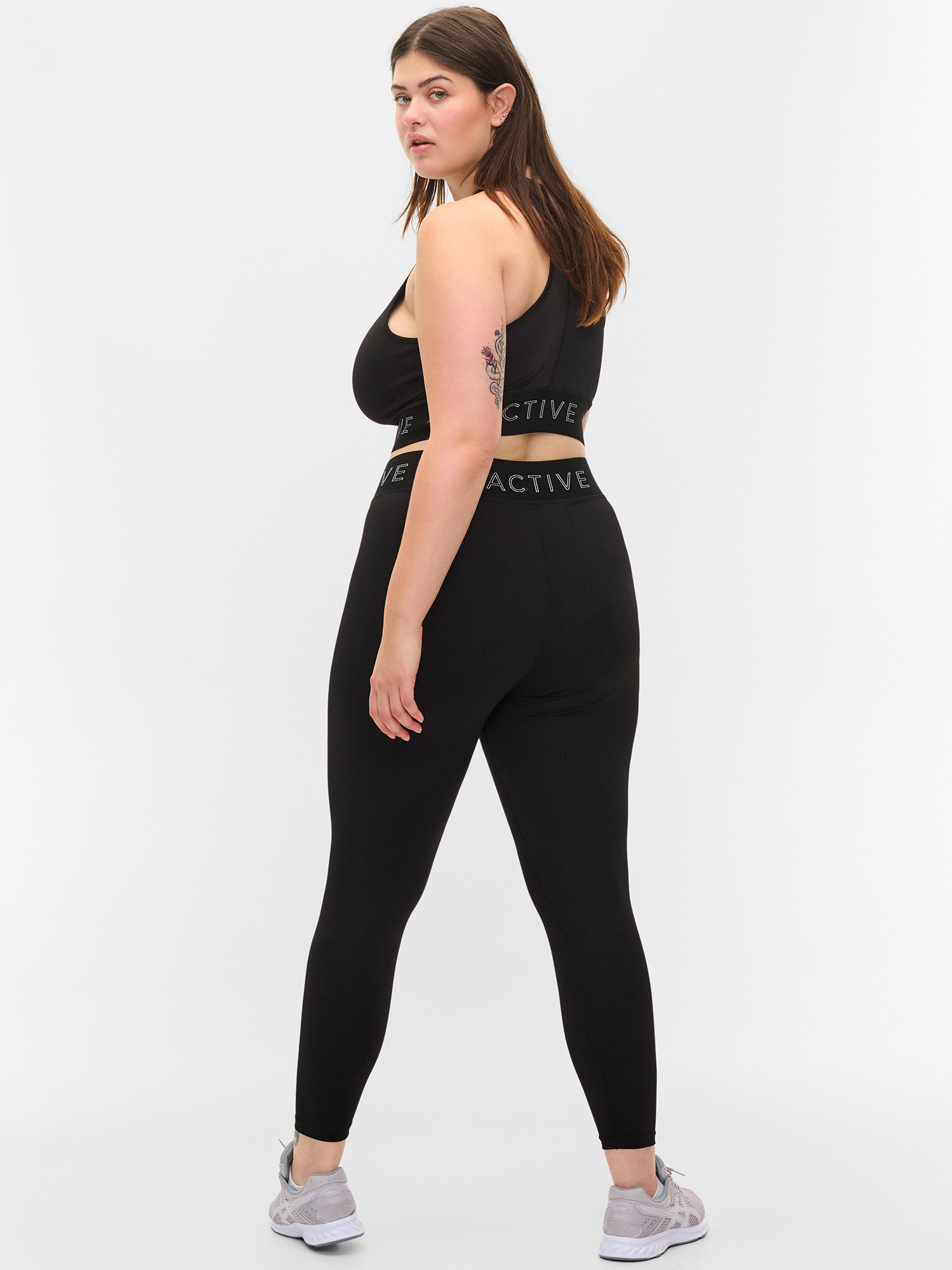 AMANDY  - Plus Size Träningstights fra Zizzi
