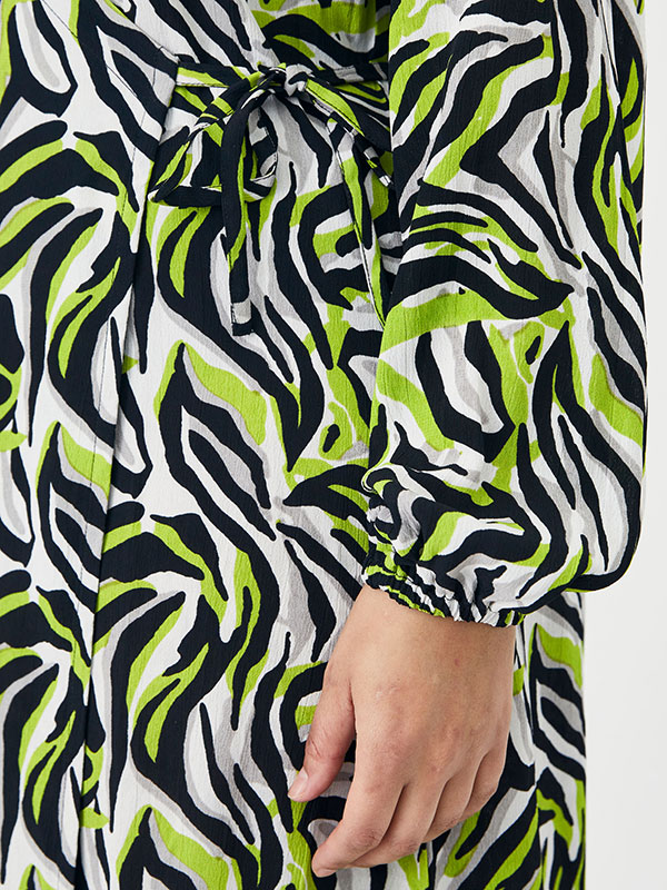 DORTEA - Plus Size Klänning fra Adia