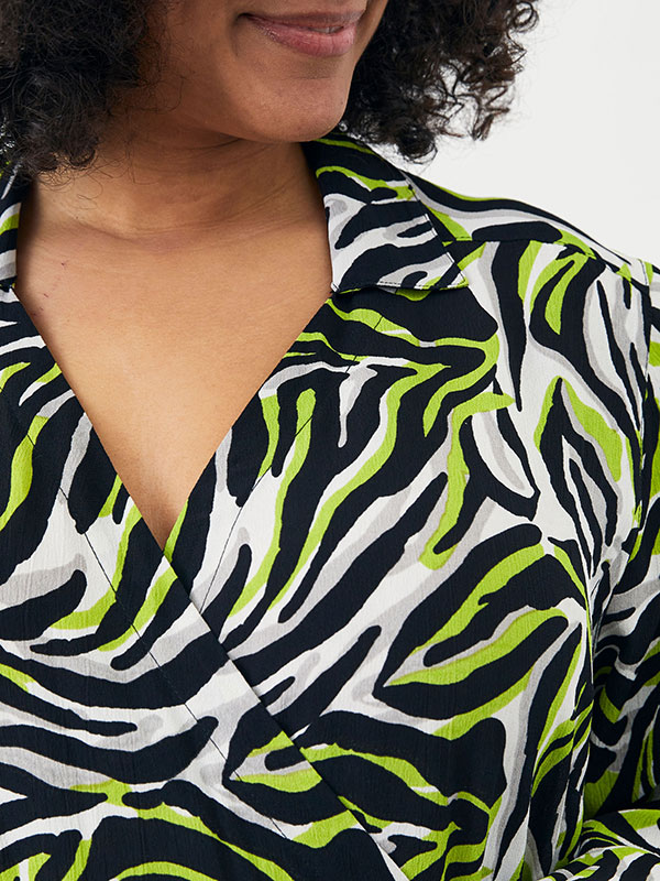 DORTEA - Plus Size Klänning fra Adia