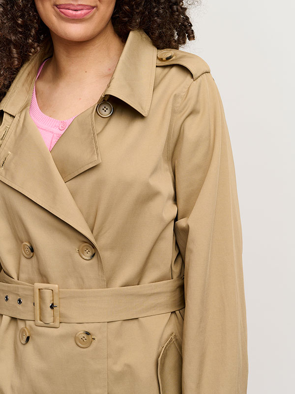 EIKIA - Plus Size Jacka fra Adia