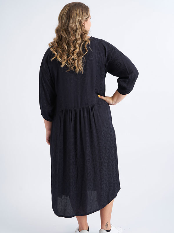 ERNA - Plus Size Klänning fra Adia